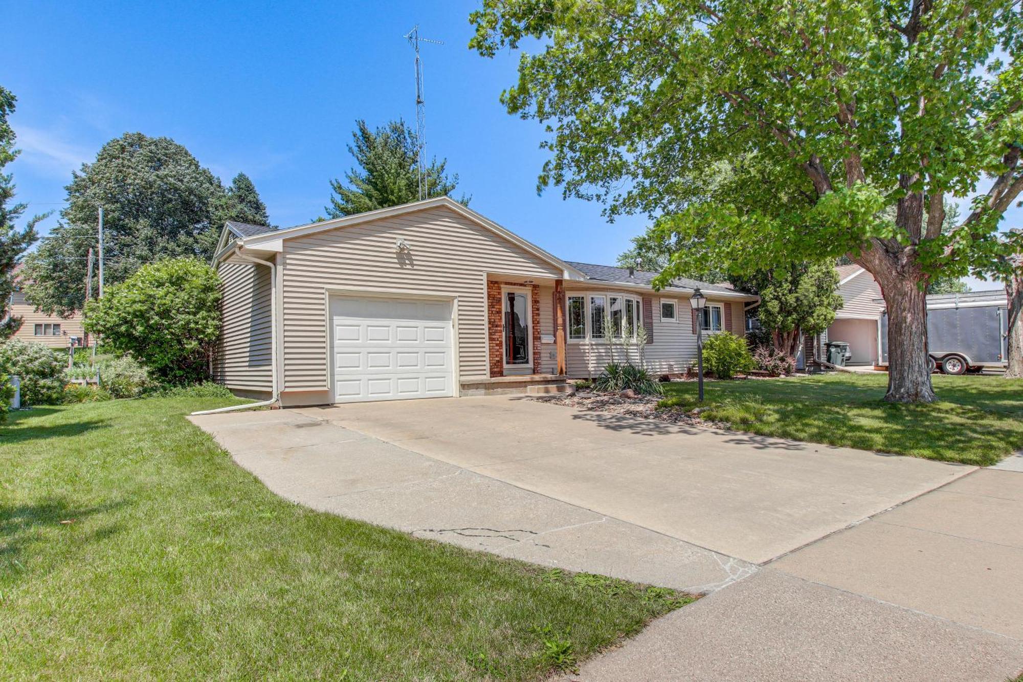 Peaceful Waterloo Home With Furnished Deck! Exterior photo