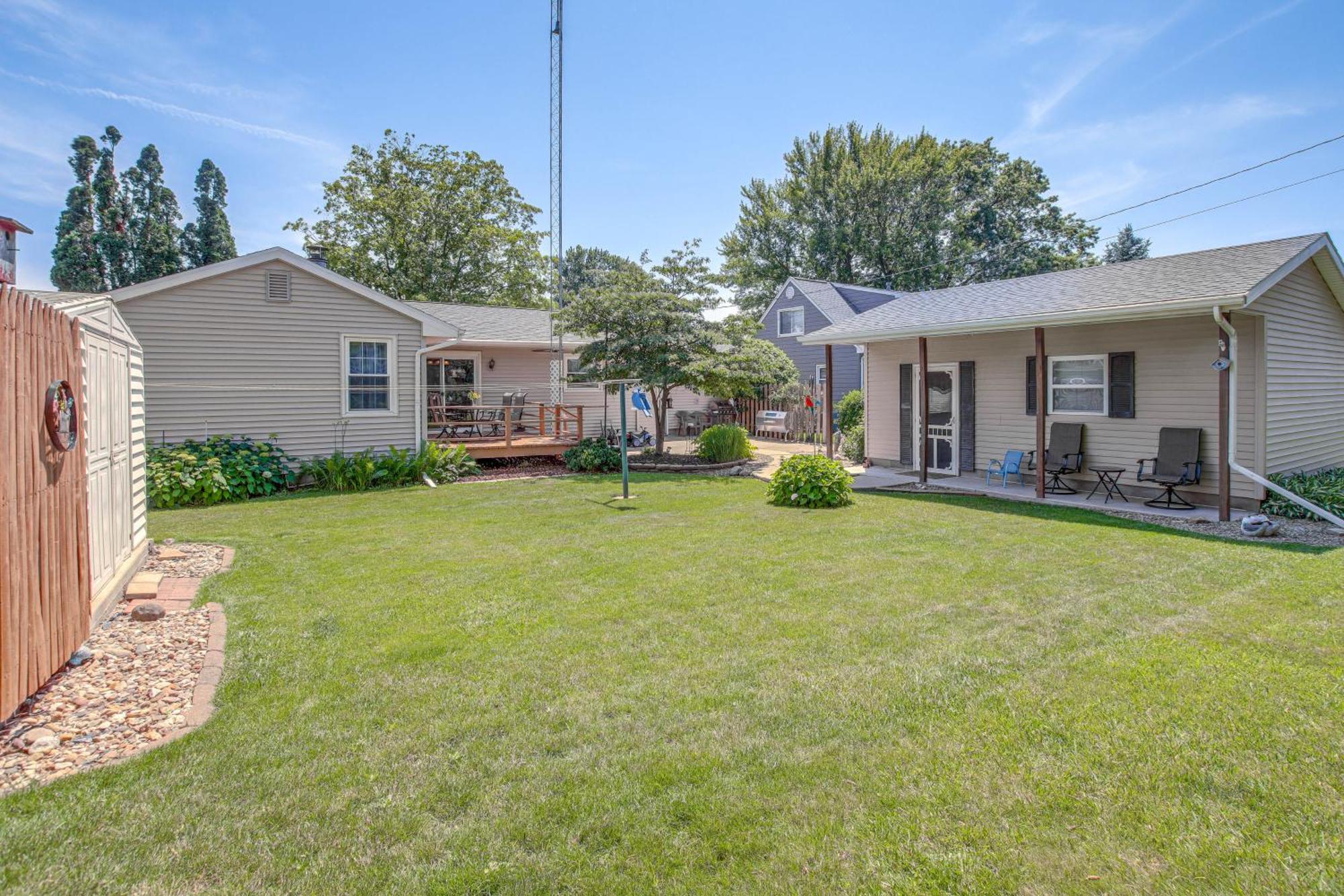 Peaceful Waterloo Home With Furnished Deck! Exterior photo